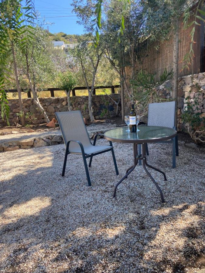 Pepper Tree Apartment Aegina Exterior foto